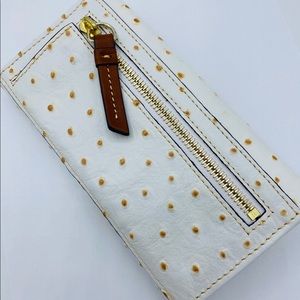 Dooney & Bourke Bags - Dooney & Bourke Wallet Dooney & Bourke Bags - Dooney & Bourke Wallet